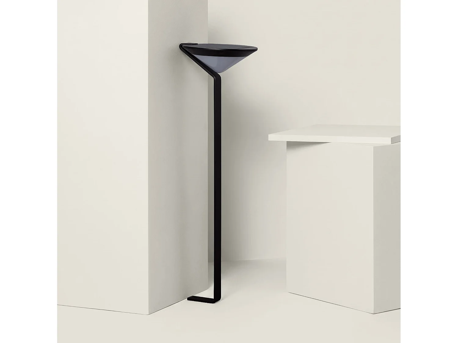 Lampioncino LED Solare Yuma con Sensore di Movimento Radar IP65 80cm 5000K Bianco Freddo