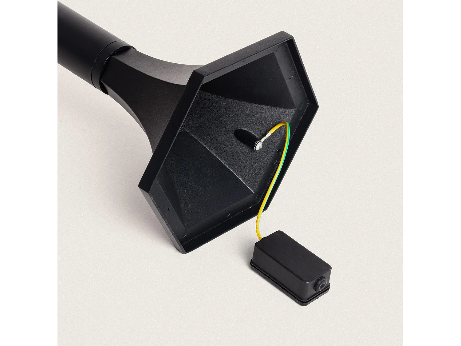 Balise Extérieure en Saillie sur Pied 120 cm Aluminium Lurnea  Noir