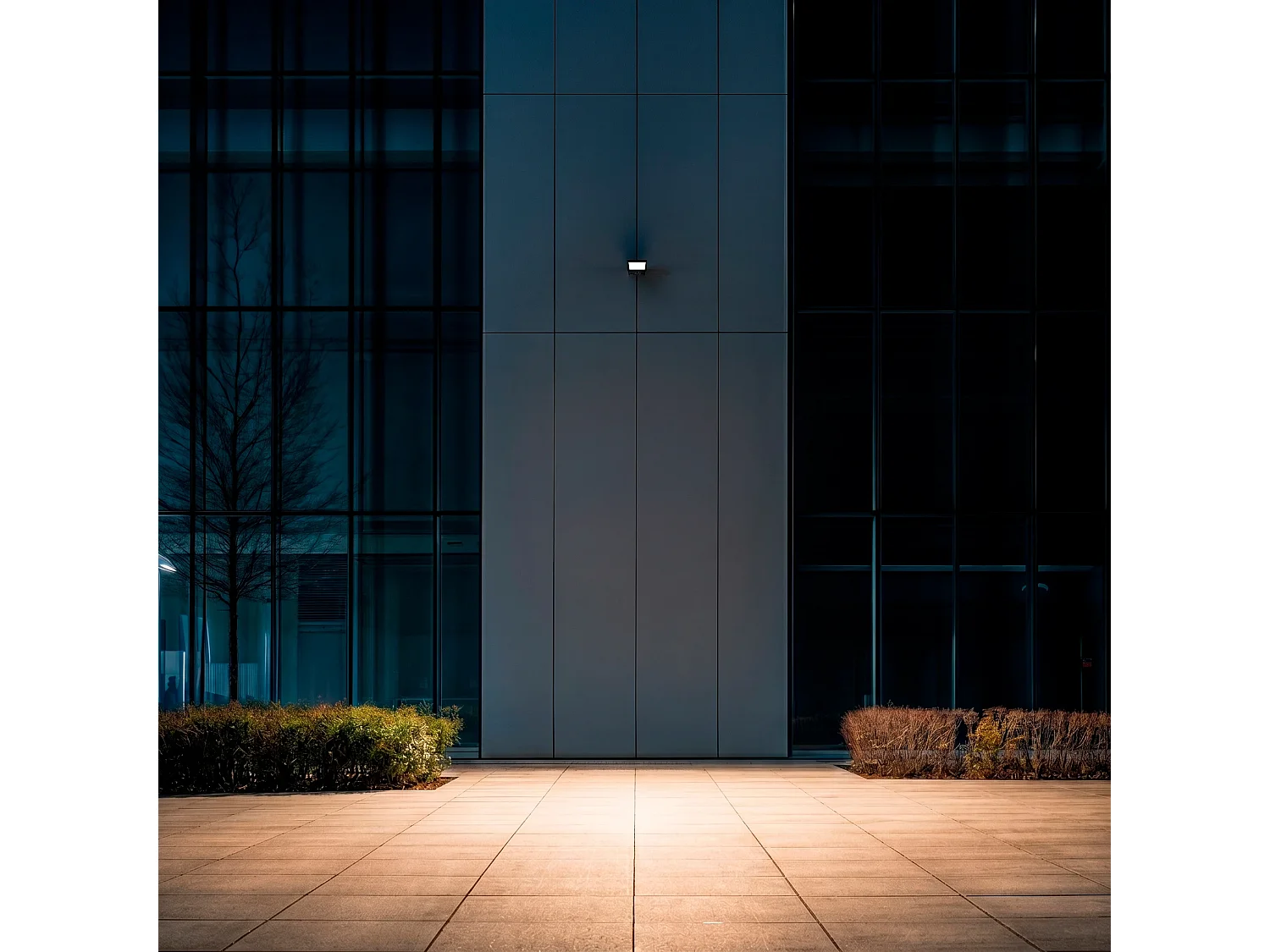 Proiettore LED Slim 50W 120lm/W IP65 Vetro Bianco Bianco Naturale 4000K