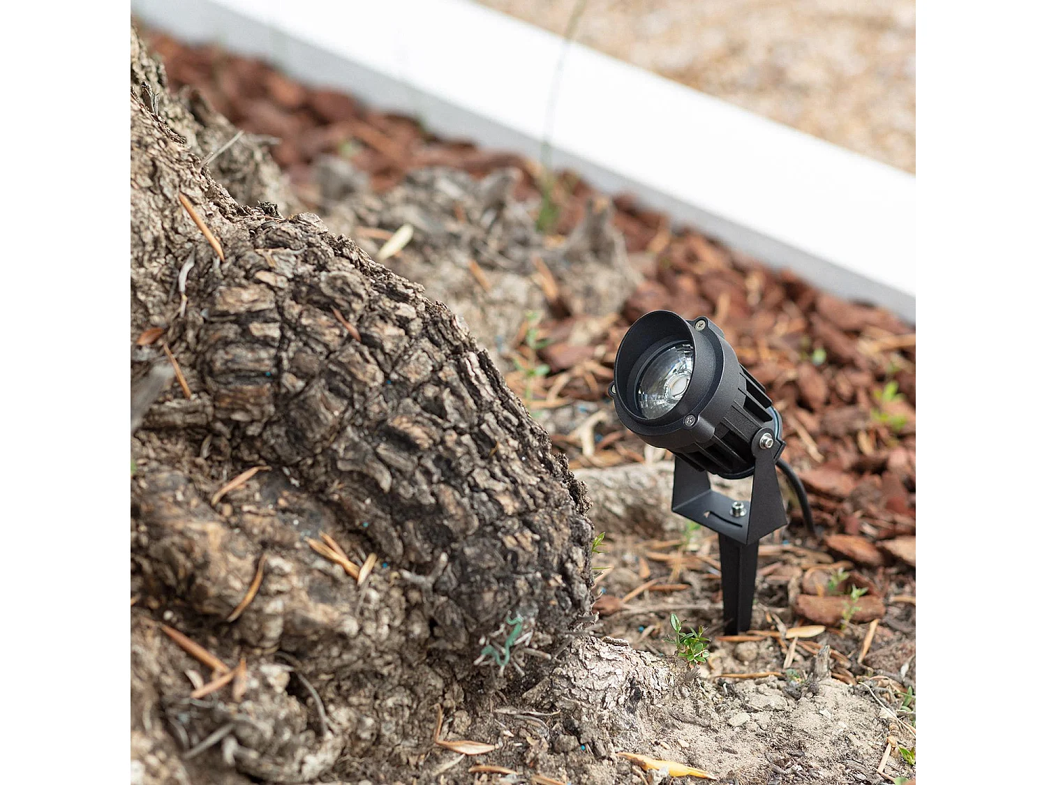 Spot LED Extérieur 15W Vetusta sur Piquet 2700K Blanc chaud