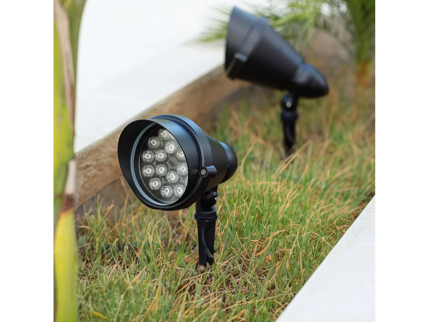 Spot LED Extérieur 18W Giverny sur Piquet  4000K Blanc neutre