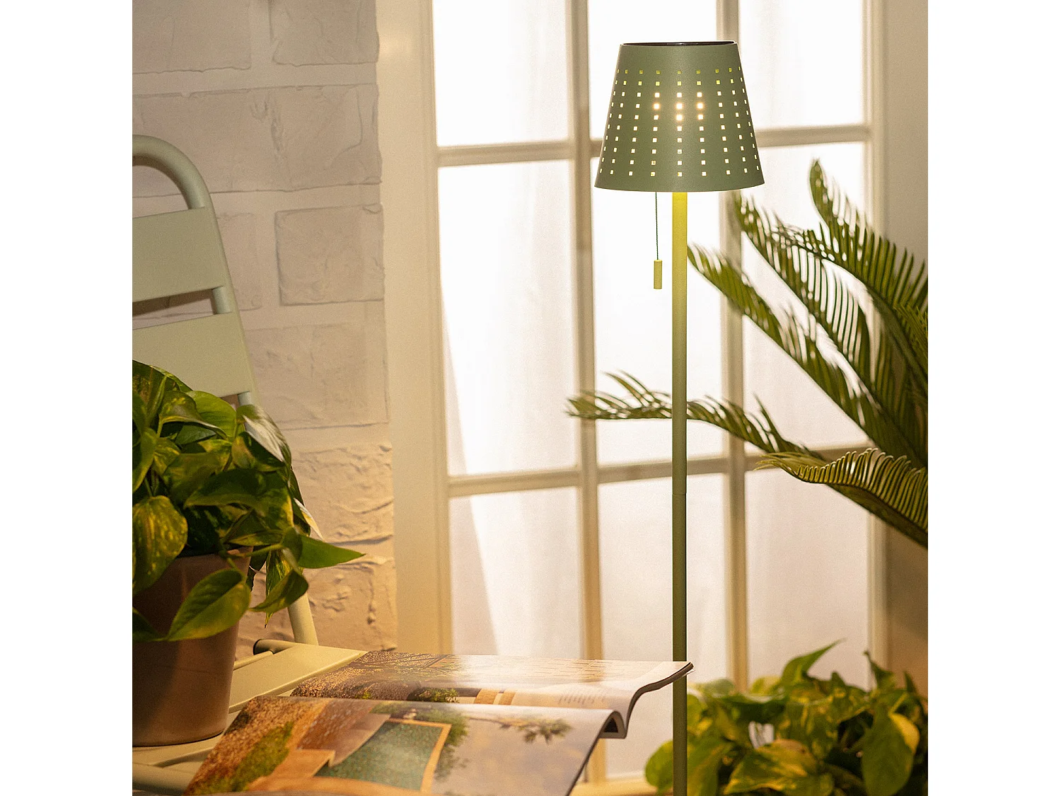 Lámpara de Pie Solar Exterior LED 3W Banate Verde Celadón