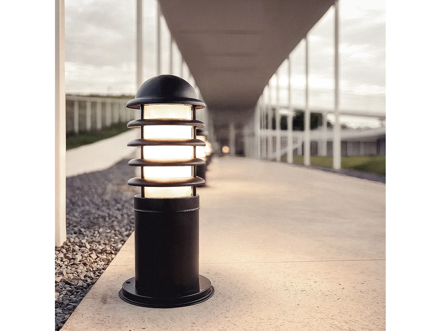 Balise Extérieure en Saillie sur Pied 40cm Guisa Noir