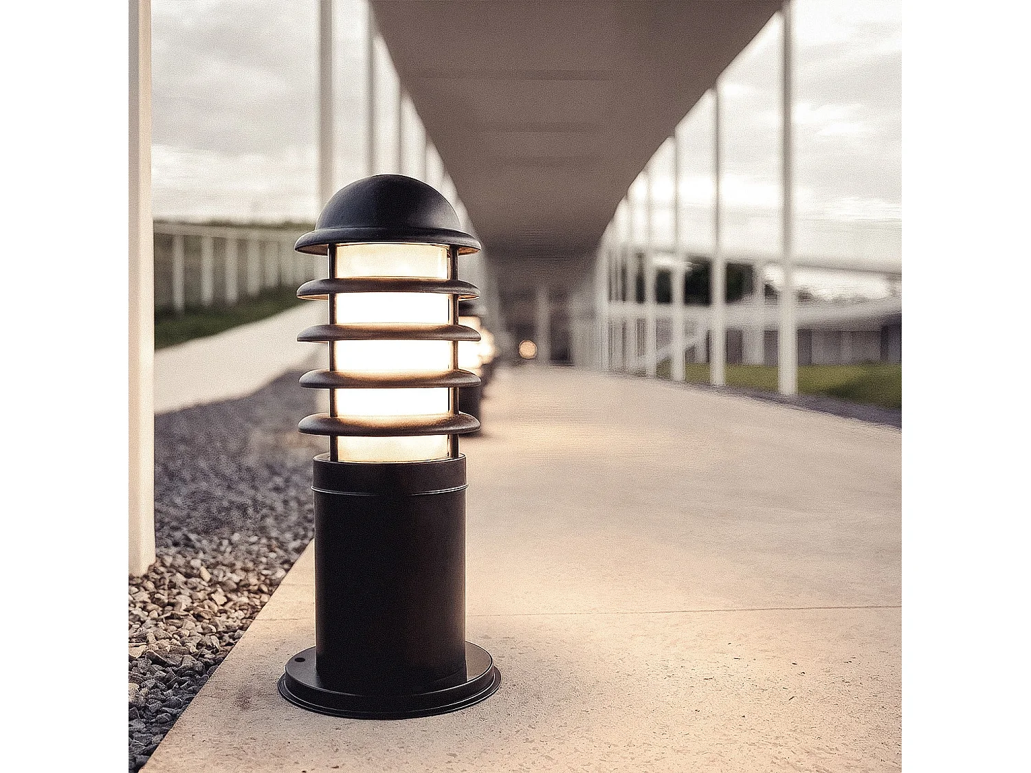 Balise Extérieure en Saillie sur Pied 40cm Guisa Noir