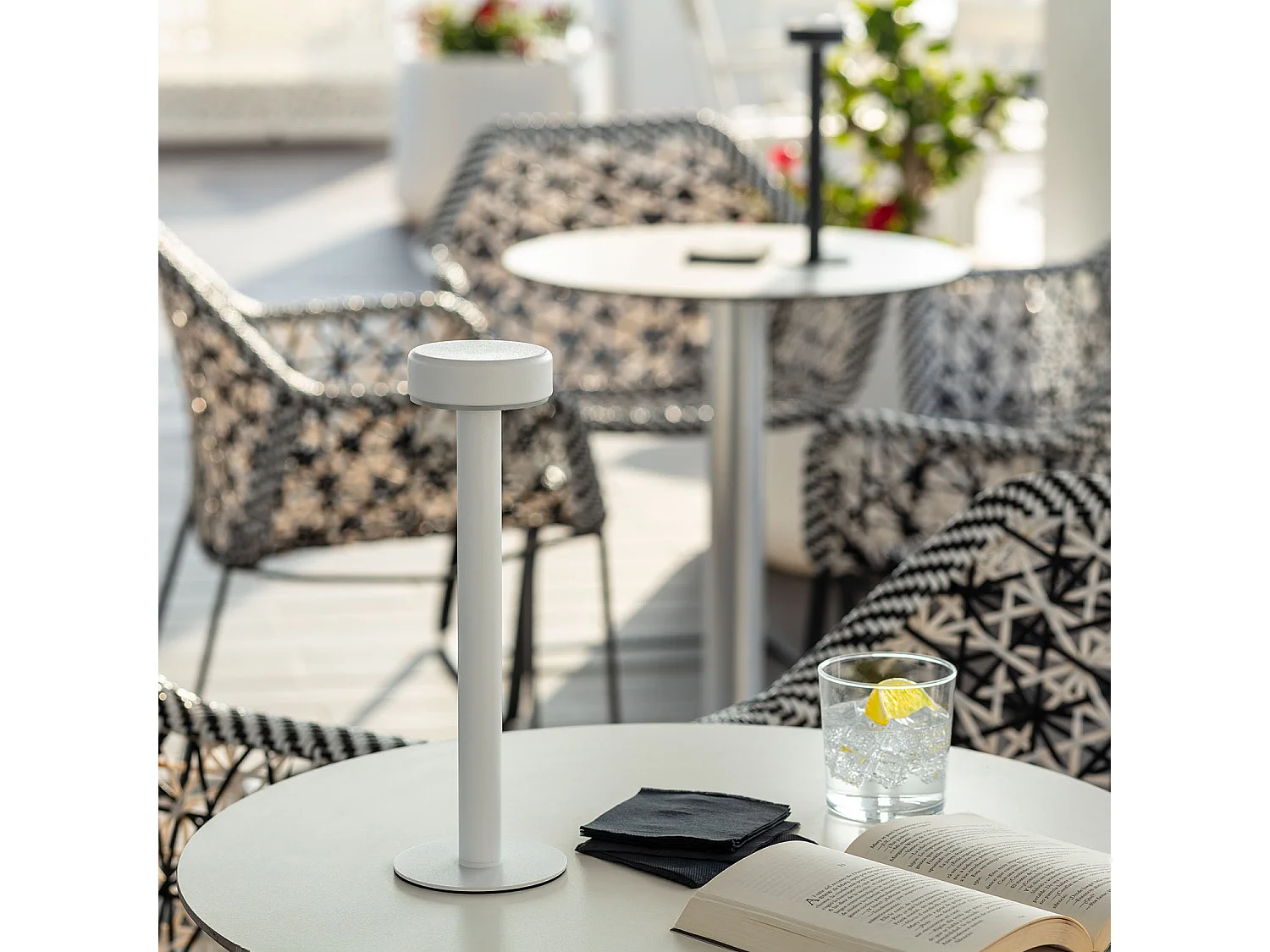 Lámpara de Mesa LED Portátil con Batería USB Recargable Metal Bunza Blanco
