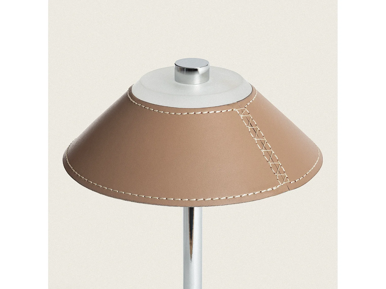 Lámpara de Mesa LED Portátil Cuero y Metal con Batería USB Recargable Tyu Limer Marrón