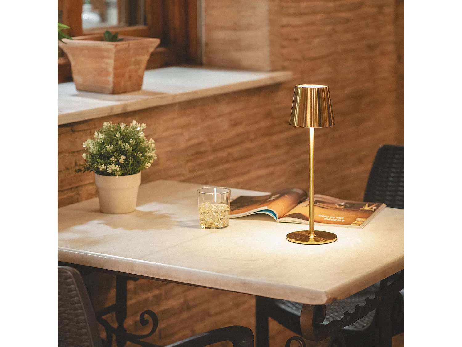 Lámpara de Mesa LED 3W Portátil de Metal con Batería USB Recargable Anisa Dorado