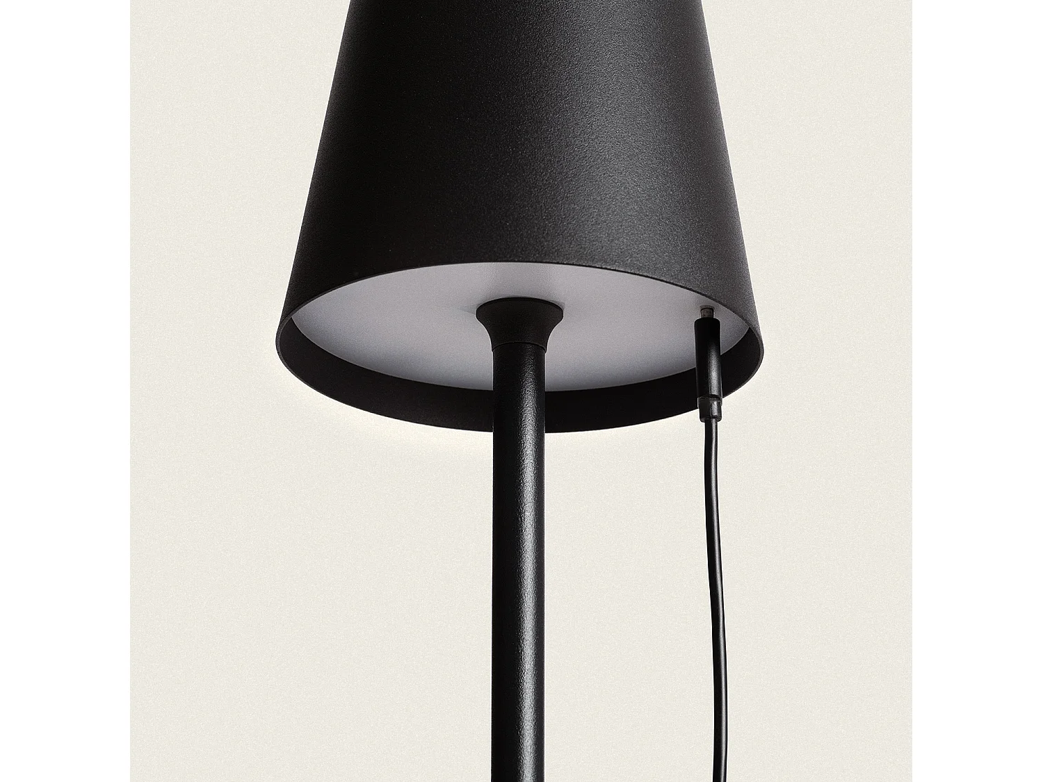 Lampe à Poser LED Portable 3W Anisa Métal avec Batterie Rechargeable USB Noir