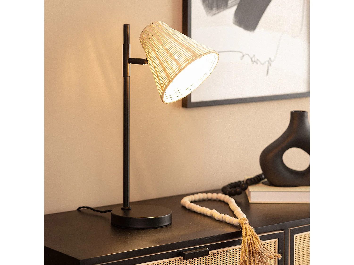 Lámpara de Mesa de Metal y Ratán Cesto Negro