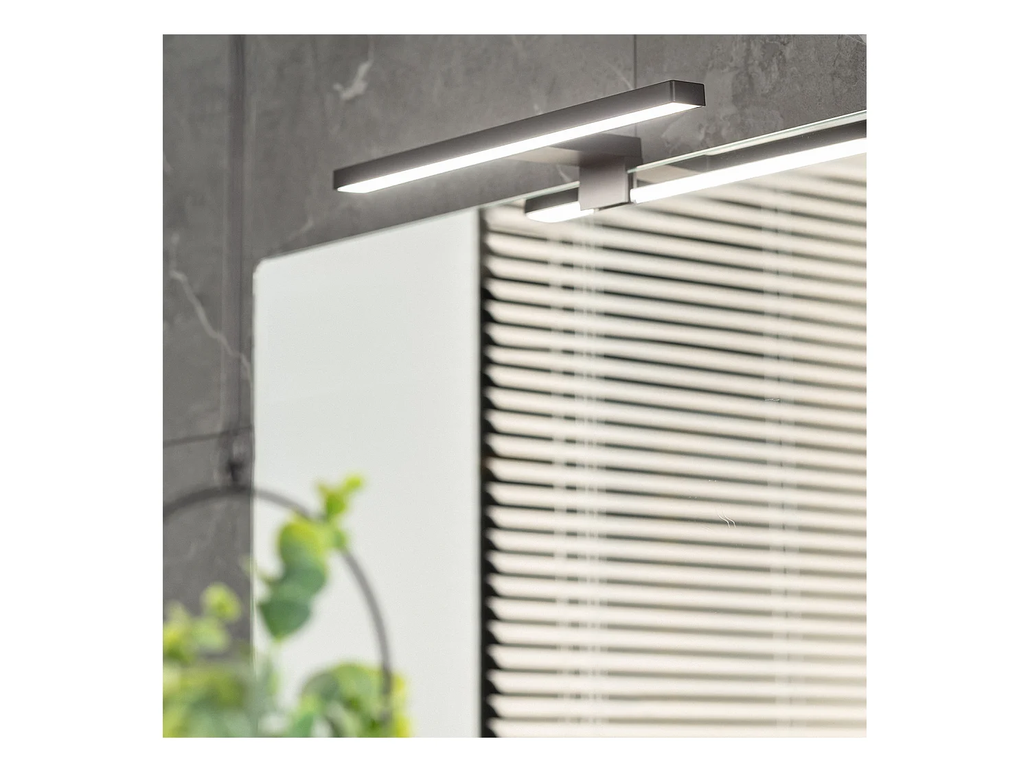 Applique LED Salle de Bain 5W Carl Noire pour Miroir  6000K Blanc froid