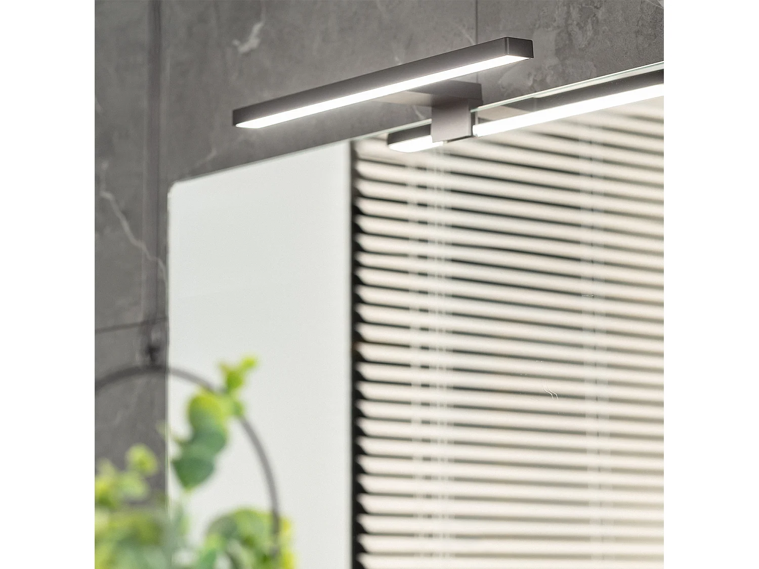 Applique LED Salle de Bain 5W Carl Noire pour Miroir  6000K Blanc froid