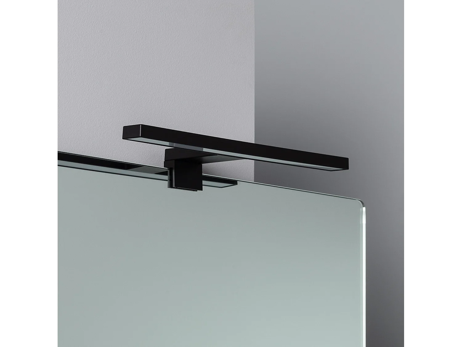 Applique LED Salle de Bain 5W Carl Noire pour Miroir  6000K Blanc froid