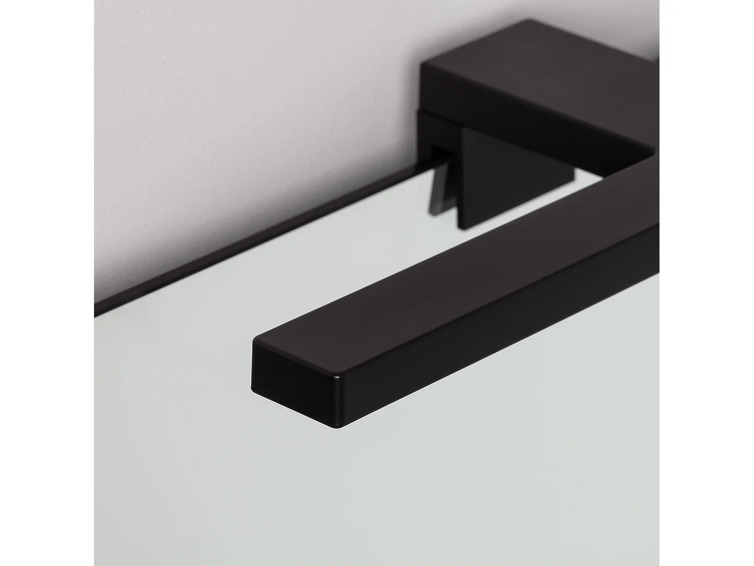 Applique LED Salle de Bain 5W Carl Noire pour Miroir  6000K Blanc froid