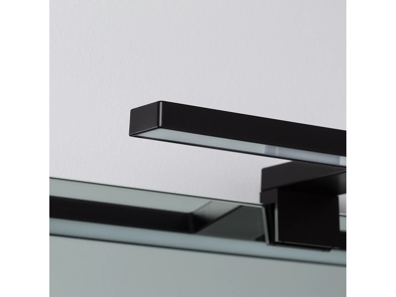 Applique LED Salle de Bain 5W Carl Noire pour Miroir  6000K Blanc froid