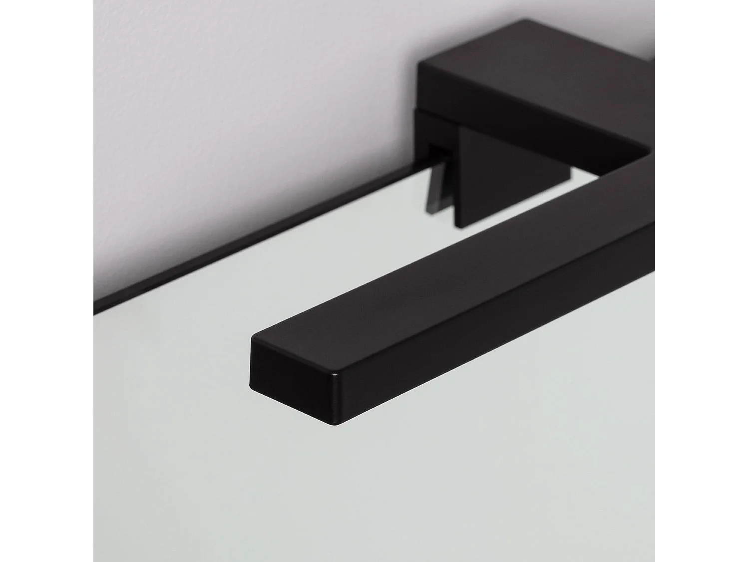 Applique LED Salle de Bain 5W Carl Noire pour Miroir  6000K Blanc froid