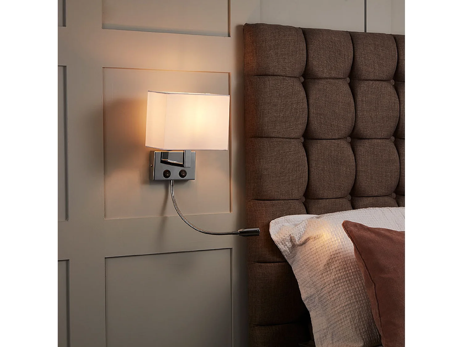 Lámpara de Pared de Metal con Flexo LED de Lectura Waldorf Plateado