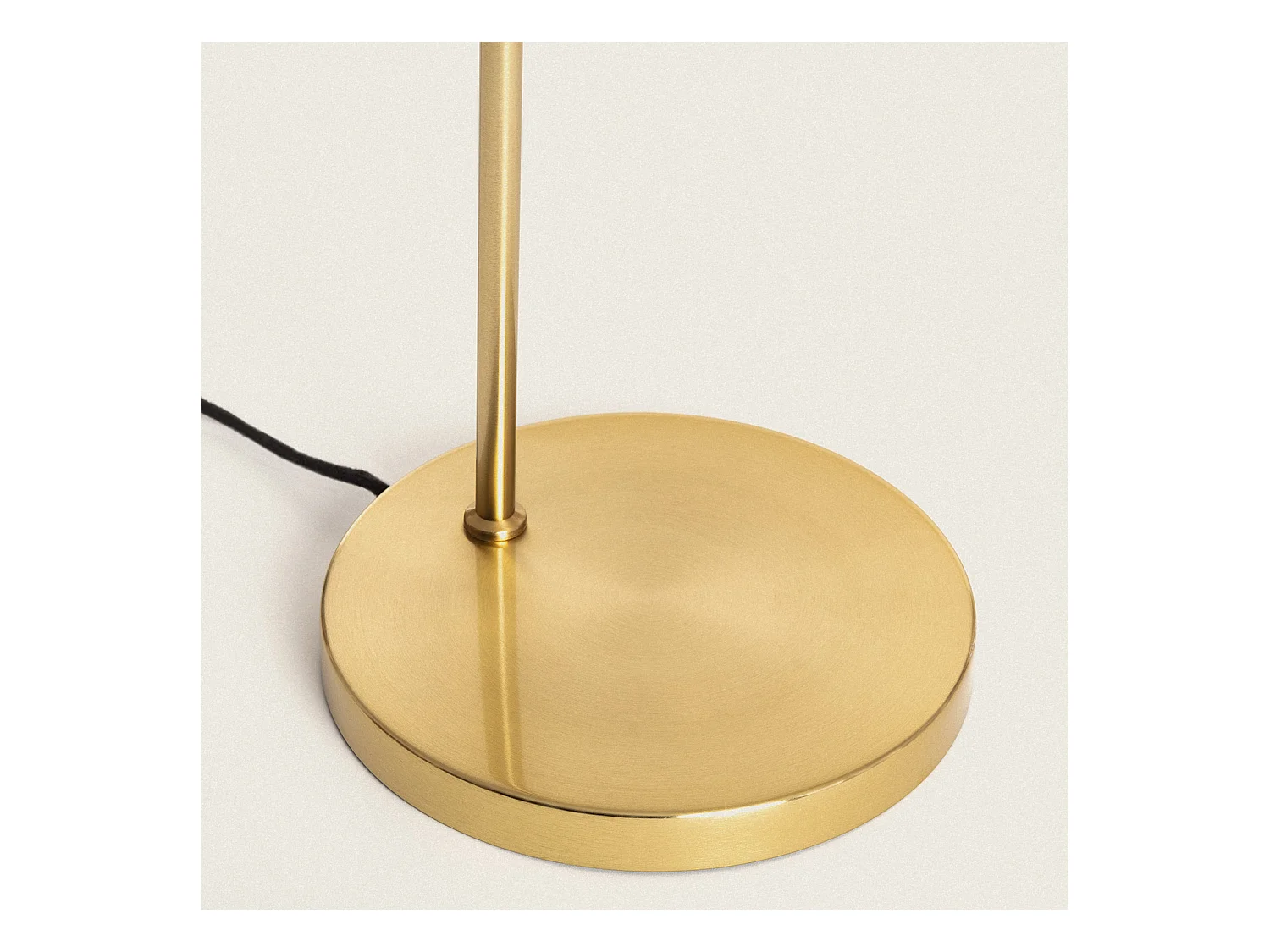 Lampada da Terra Bowlen Oro