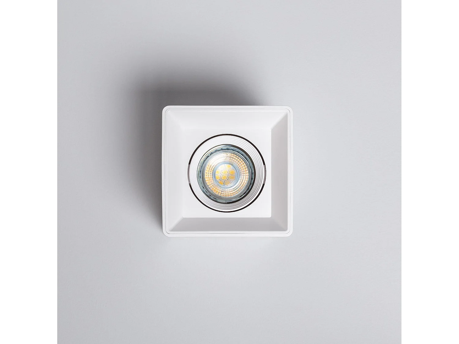 Plafonnier Space Carré Blanc avec Ampoule GU10 2700K Blanc chaud