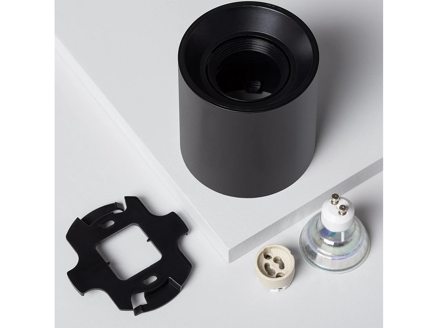 Plafonnier Space Noir avec Ampoule GU10  6000K Blanc froid