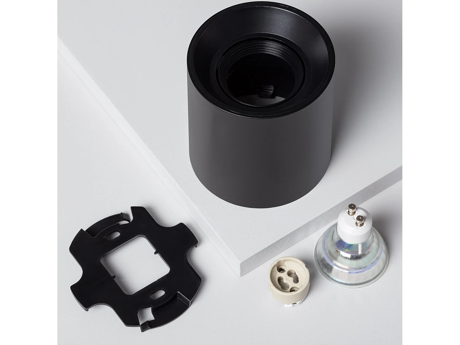 Plafonnier Space Noir avec Ampoule GU10  2700K Blanc chaud