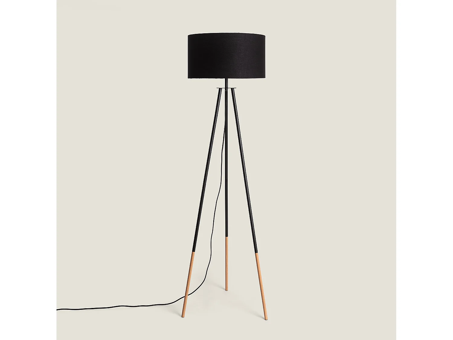 Lampada da Terra Kathathu Nero