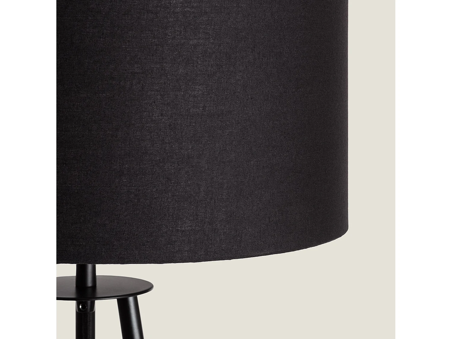 Lampada da Terra Kathathu Nero