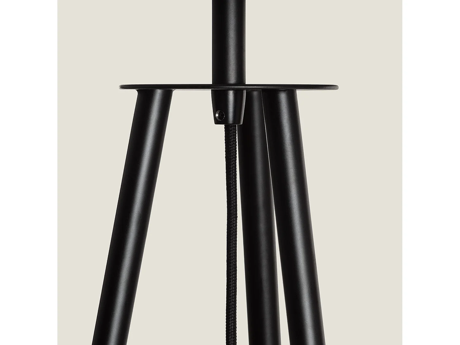 Lampada da Terra Kathathu Nero