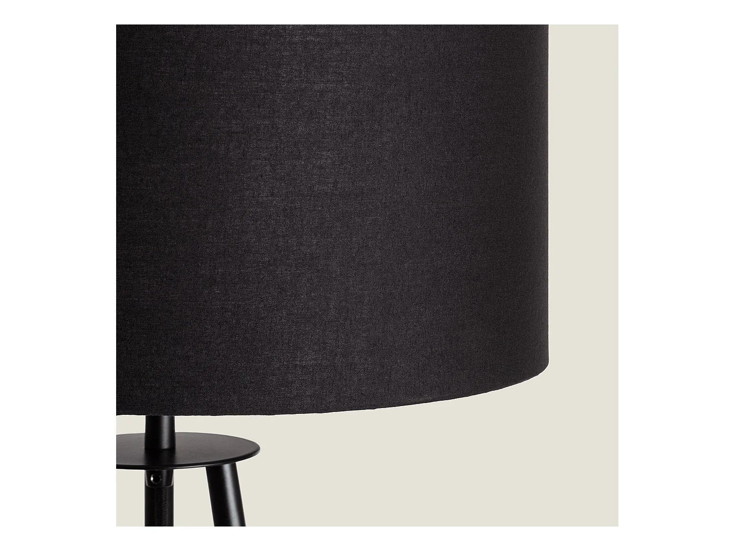 Lámpara de Pie Kathathu Negro