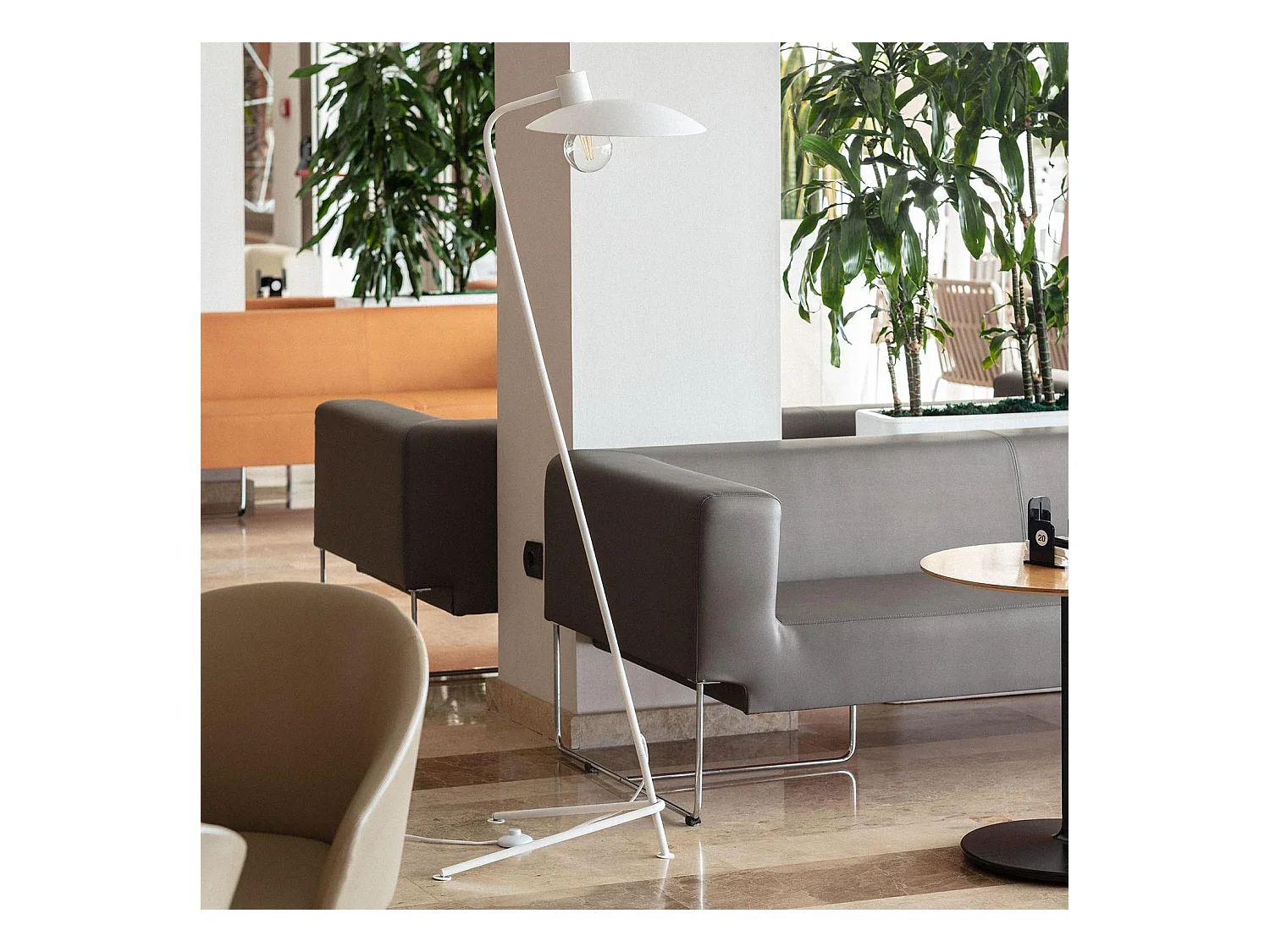 Lampadaire Metal Lineo Blanc