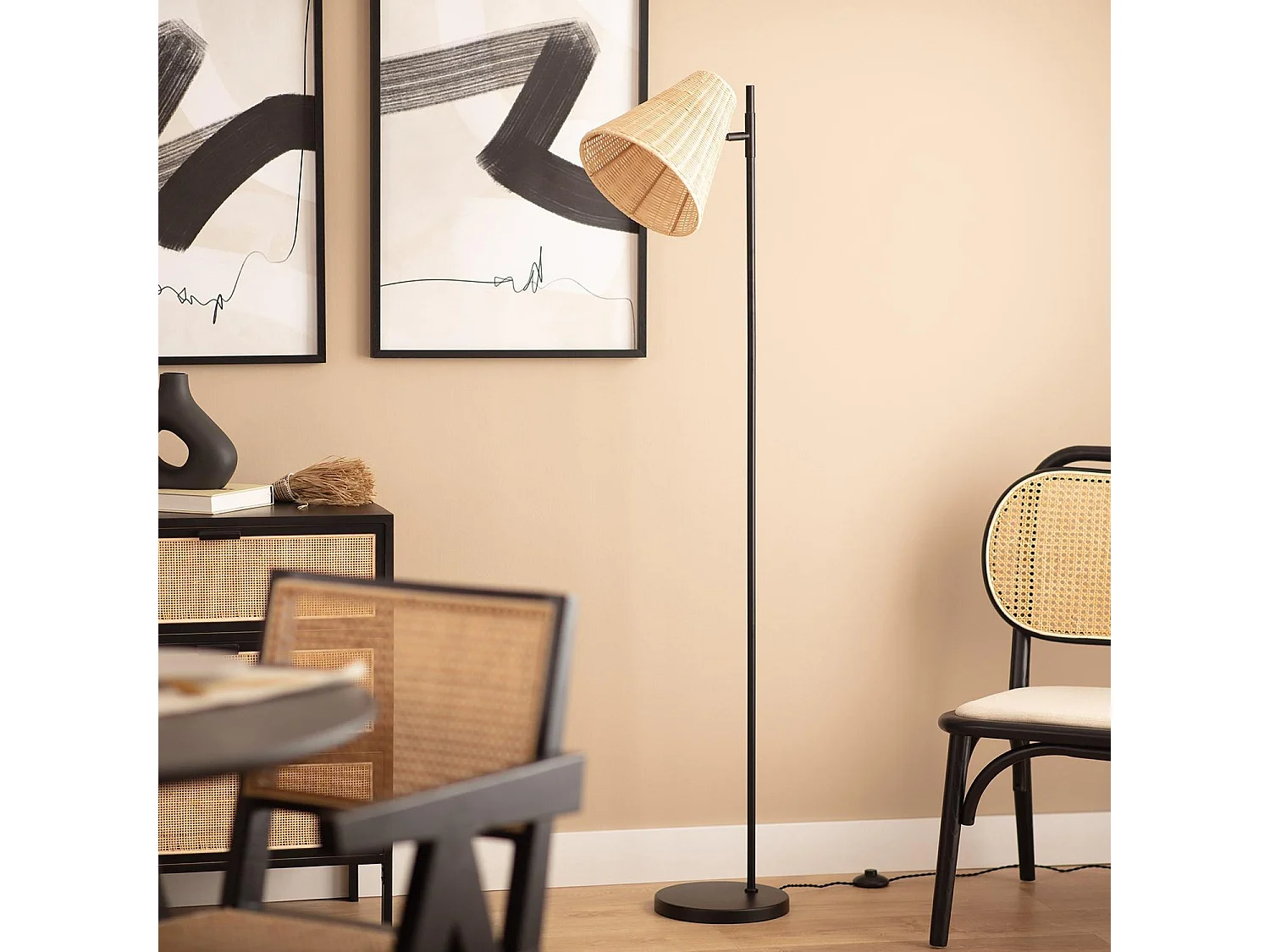 Lampada da Terra Metallo e Rattan Cesto Nero