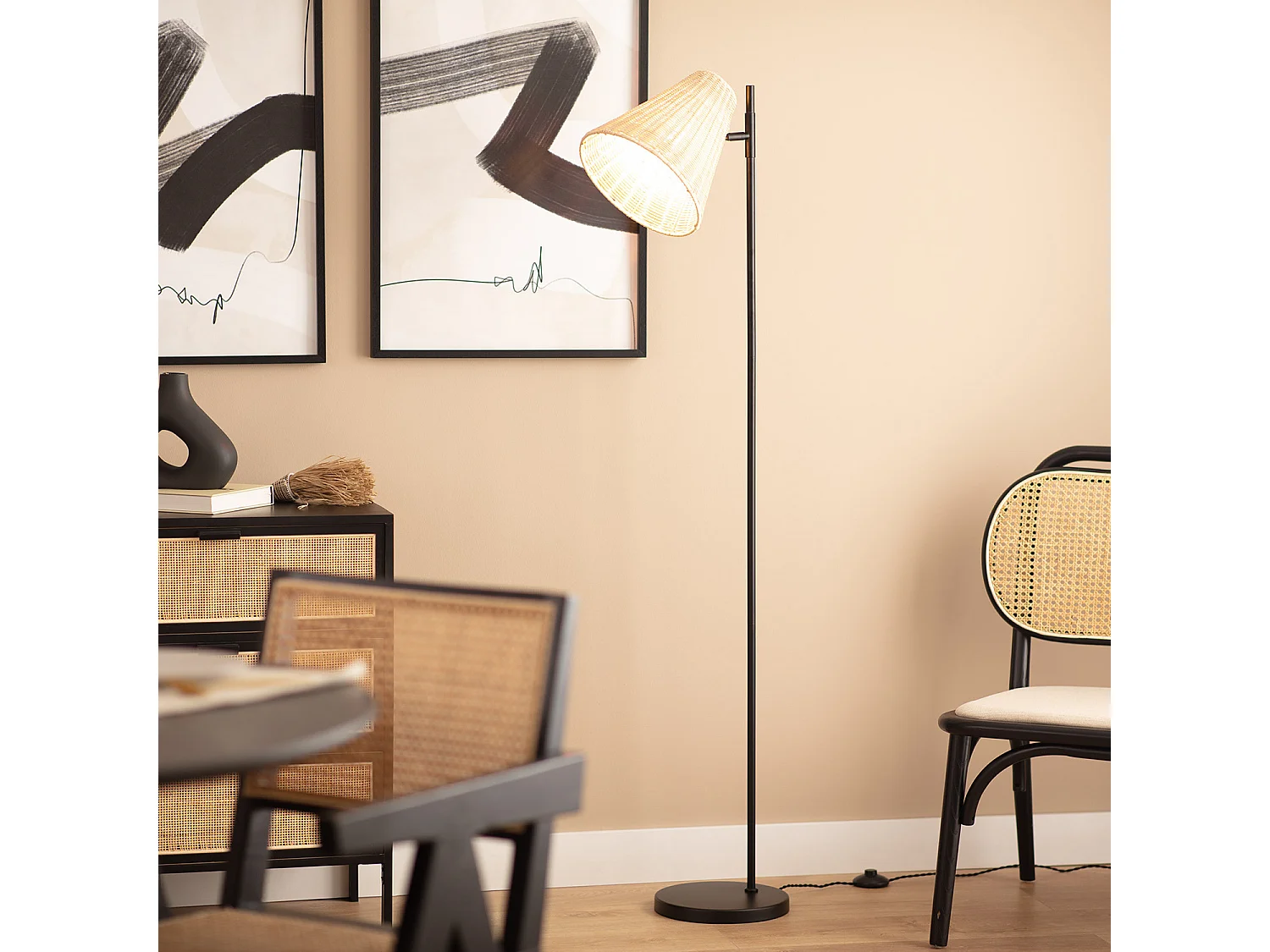 Lampada da Terra Metallo e Rattan Cesto Nero