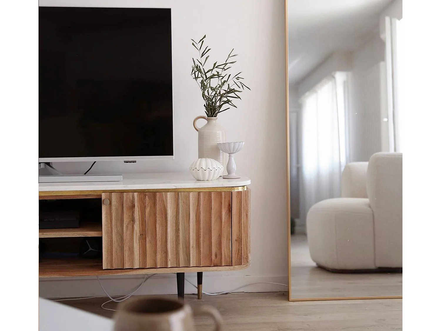 Meuble tv en bois d'acacia et marbre blanc Judith