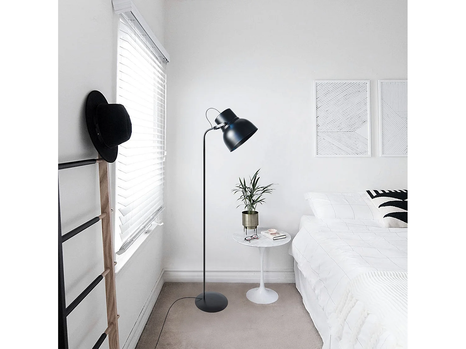 Lampadaire articulé métal  noir150 cm.