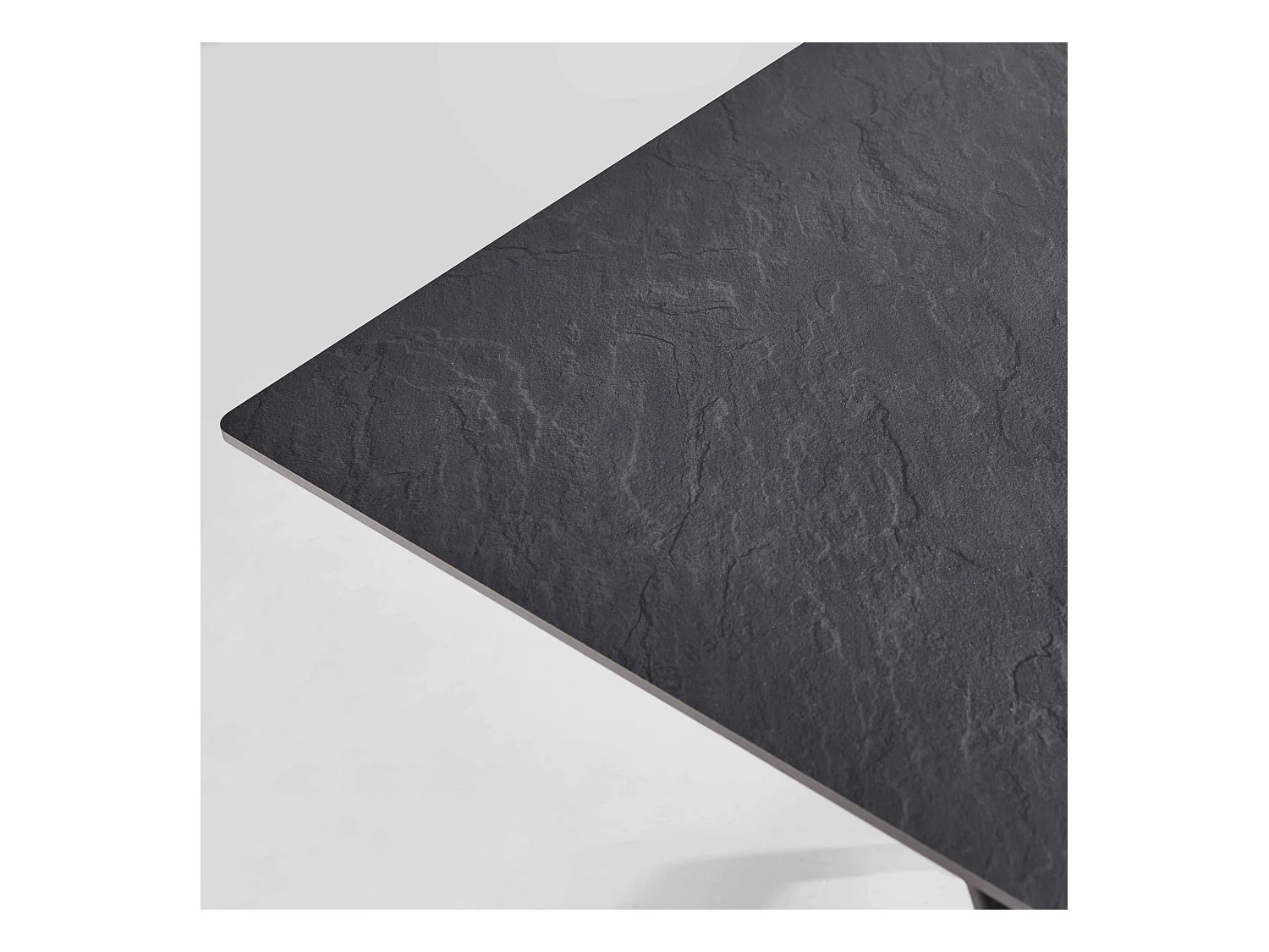Mesa alta de jardín de 60x60 cm laminada en pizarra gris oscuro