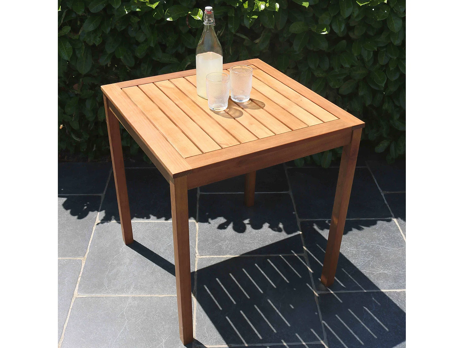 Table bistrot carrée en bois d'eucalyptus