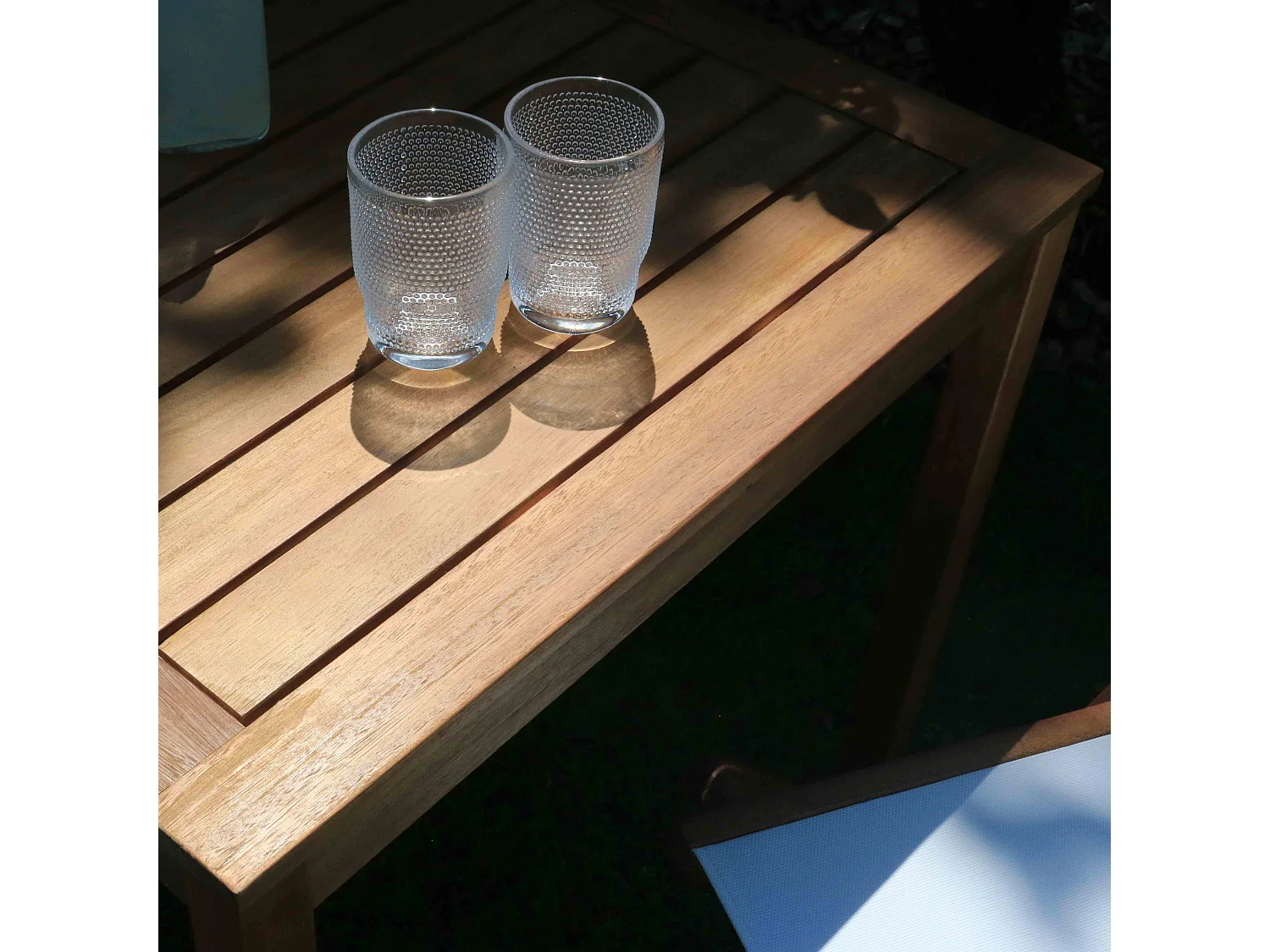 Table bistrot carrée en bois d'eucalyptus