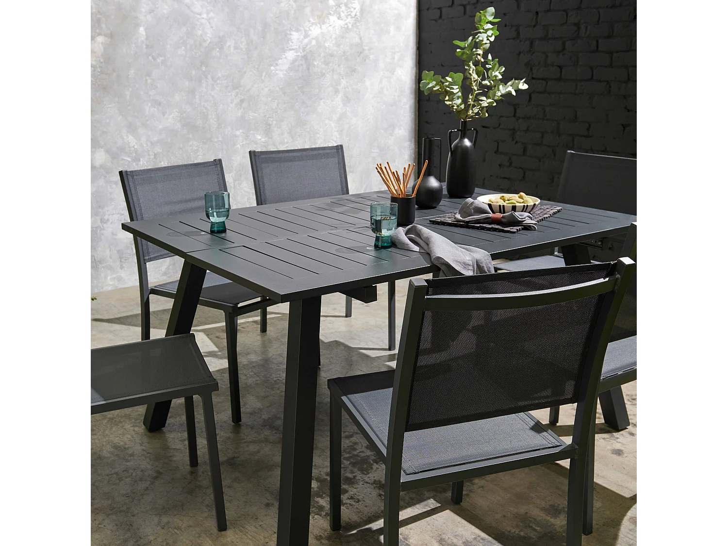 Table de jardin carrée extensible en aluminium noir
