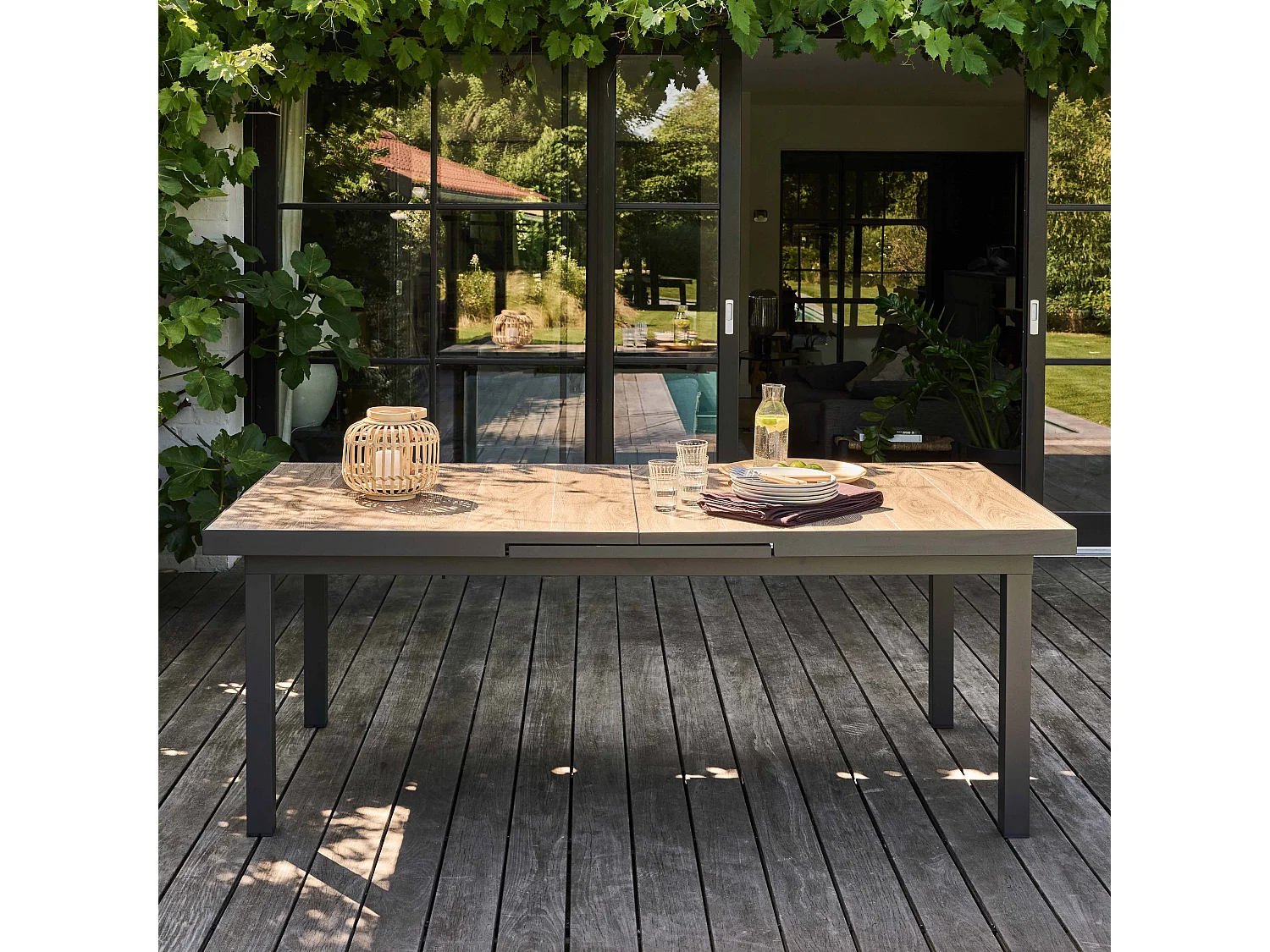 Table extensible aluminium et céramique imitation bois - Tivoli