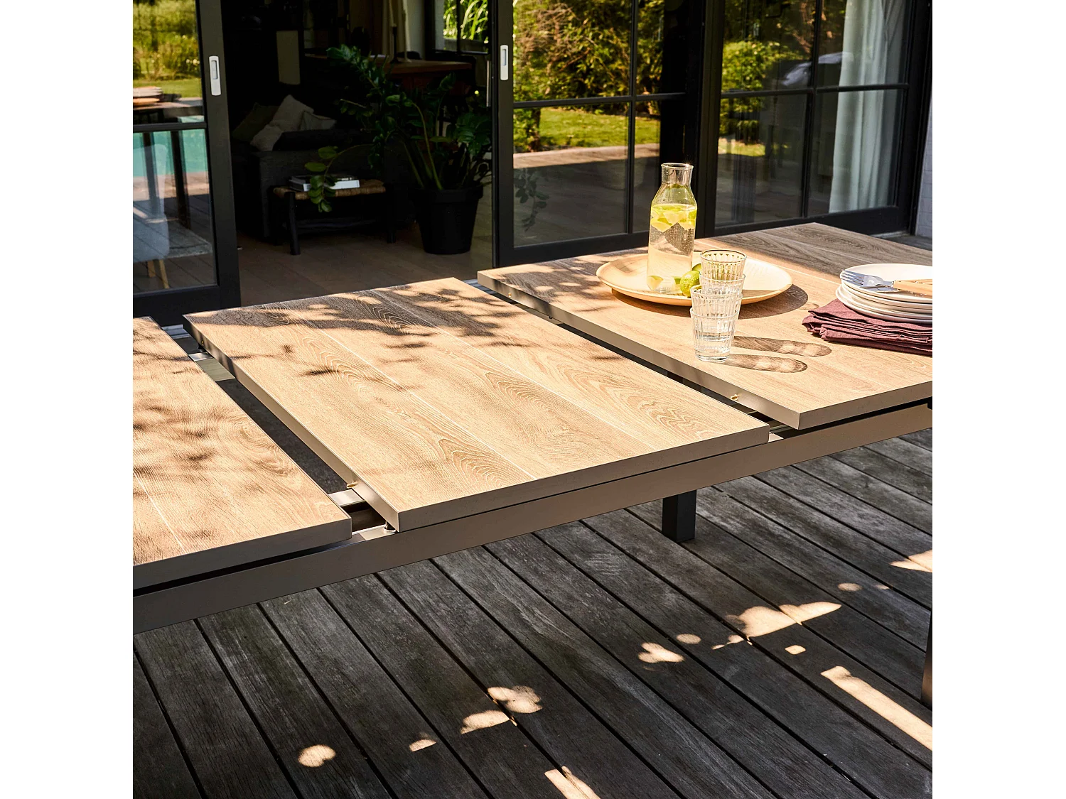 Table extensible aluminium et céramique imitation bois - Tivoli