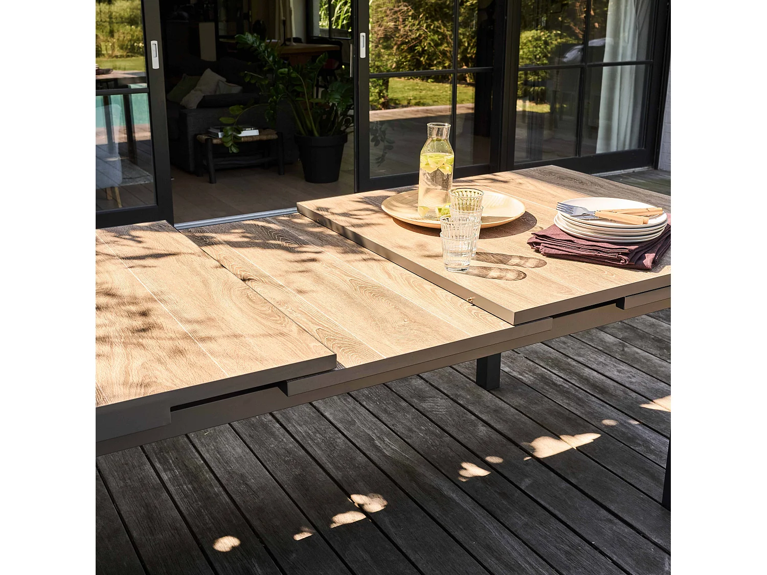 Table extensible aluminium et céramique imitation bois - Tivoli