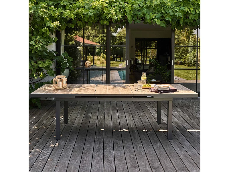 Uitbreidbare aluminiumtafel met keramiek en houtlook