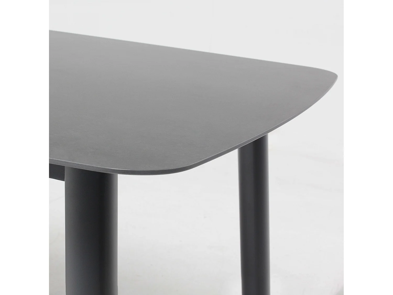 Table de terrasse rectangulaire en aluminium et pierre frittée gris