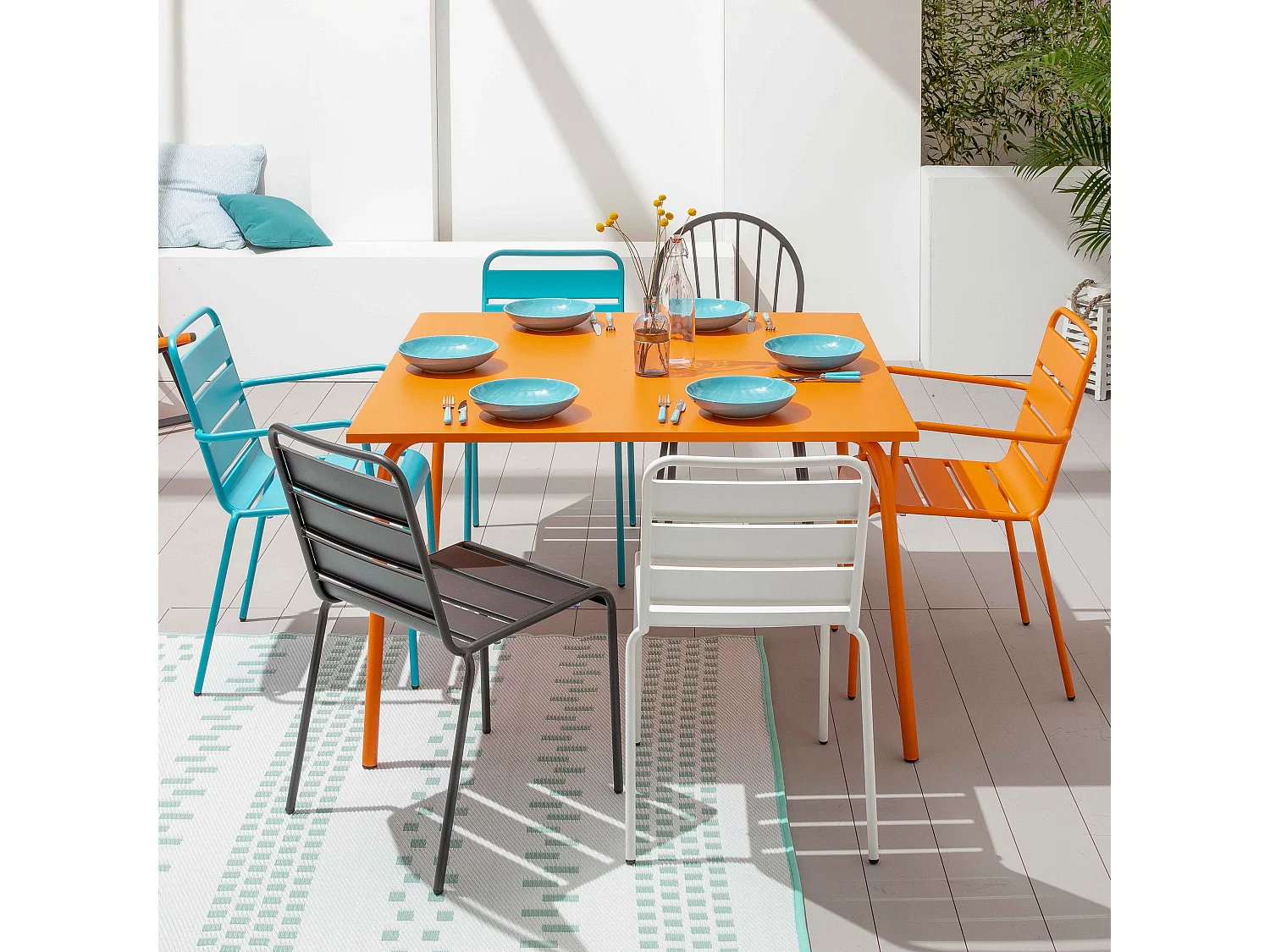 Table de jardin carrée en métal orange - Palavas