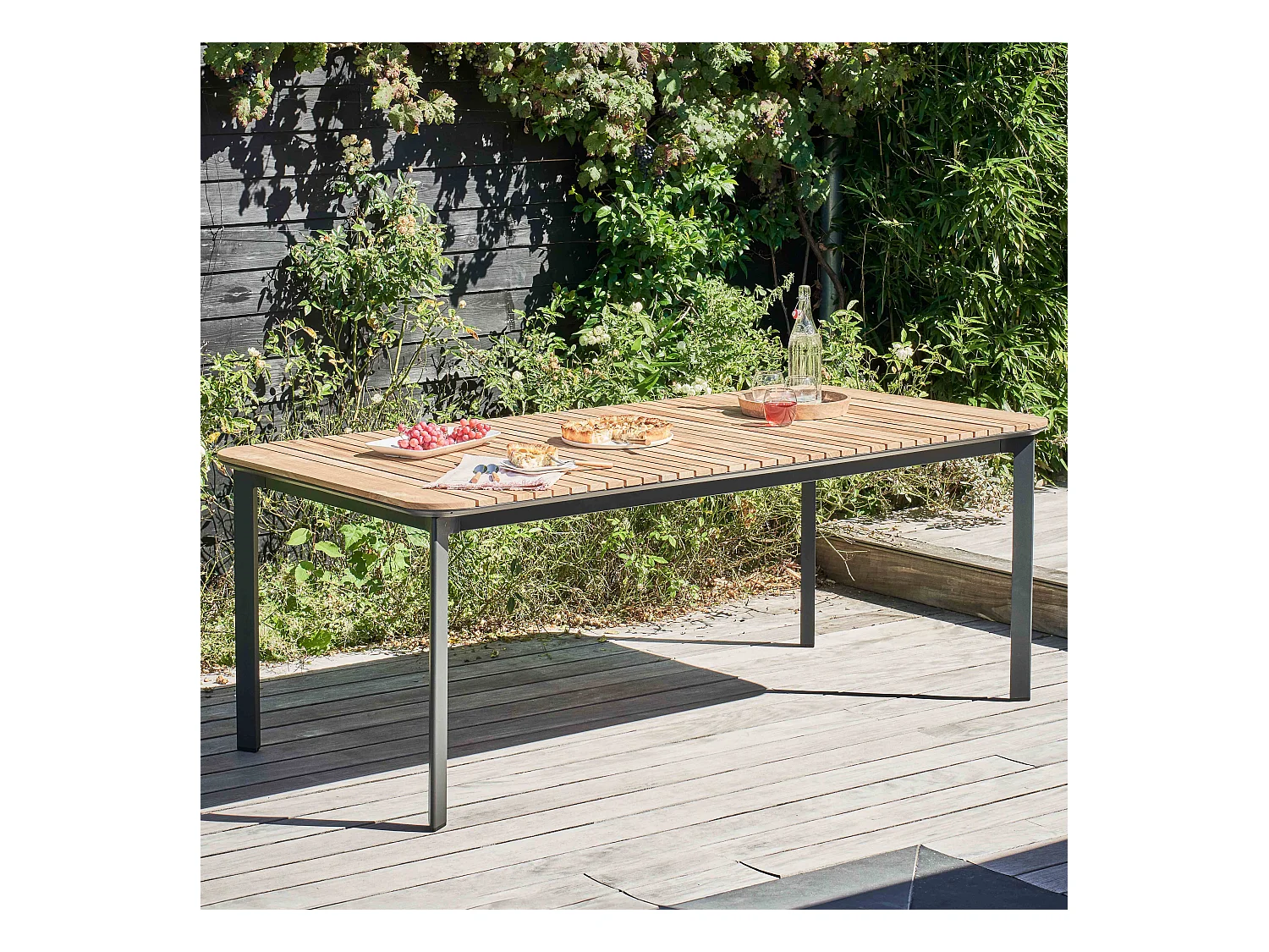 Table de jardin en aluminium et teck