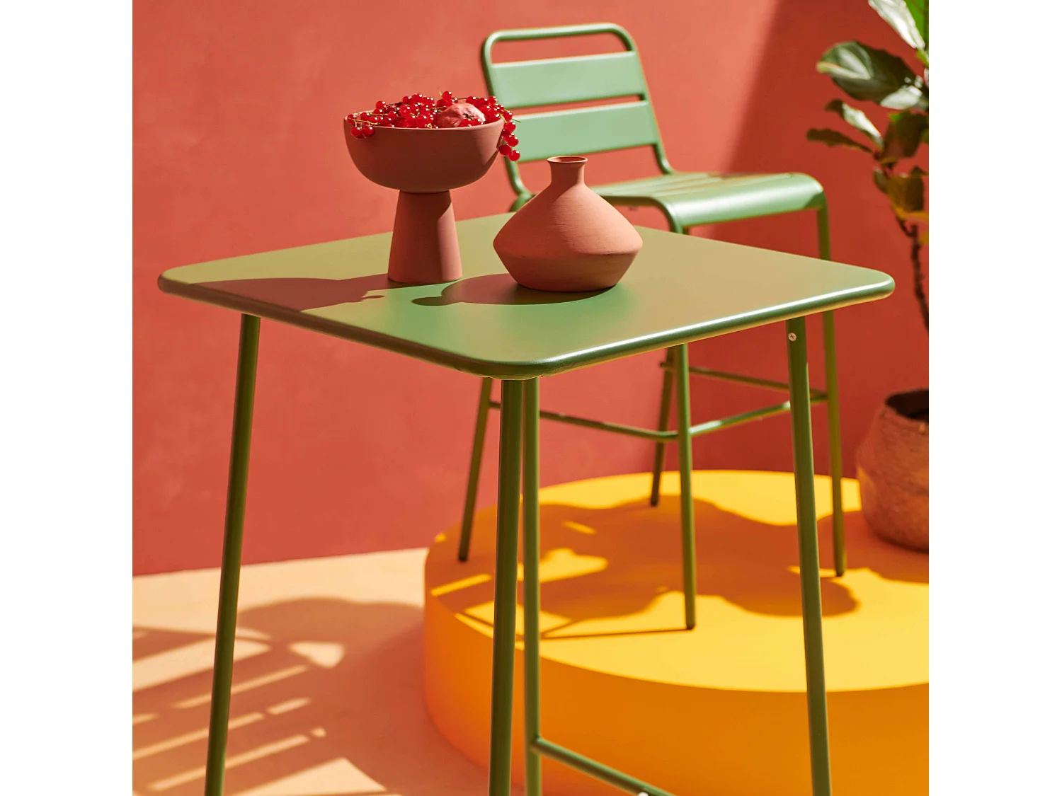 Table haute de jardin carrée en acier vert cactus - Palavas