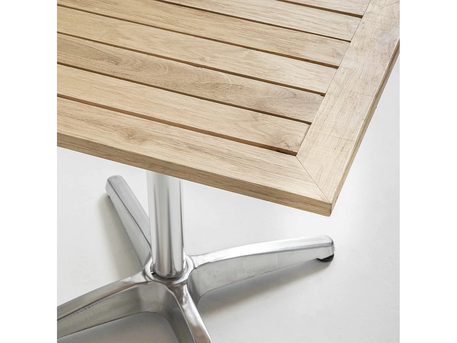 Table de jardin carrée aluminium et bois