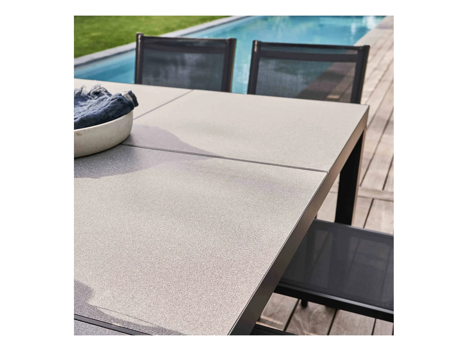 Tuintafel voor 10 personen van en grijze keramiek