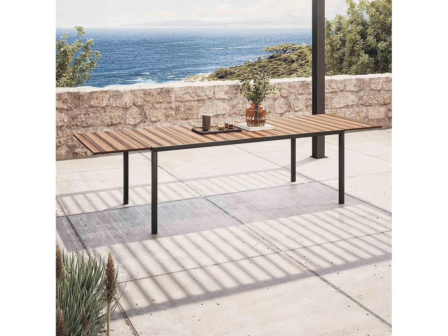 Table extensible en aluminium et bois synthétique marron