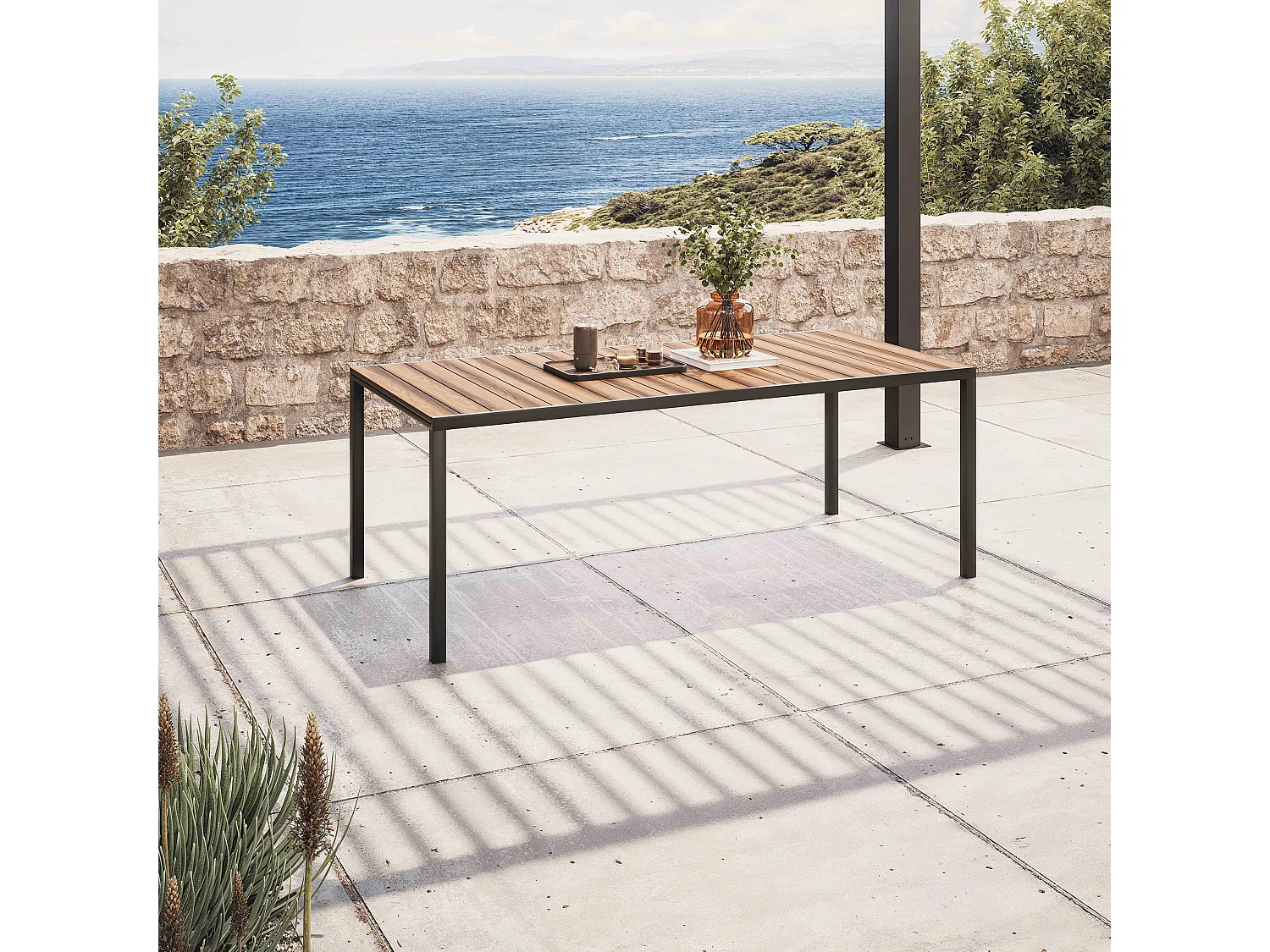 Table extensible en aluminium et bois synthétique marron