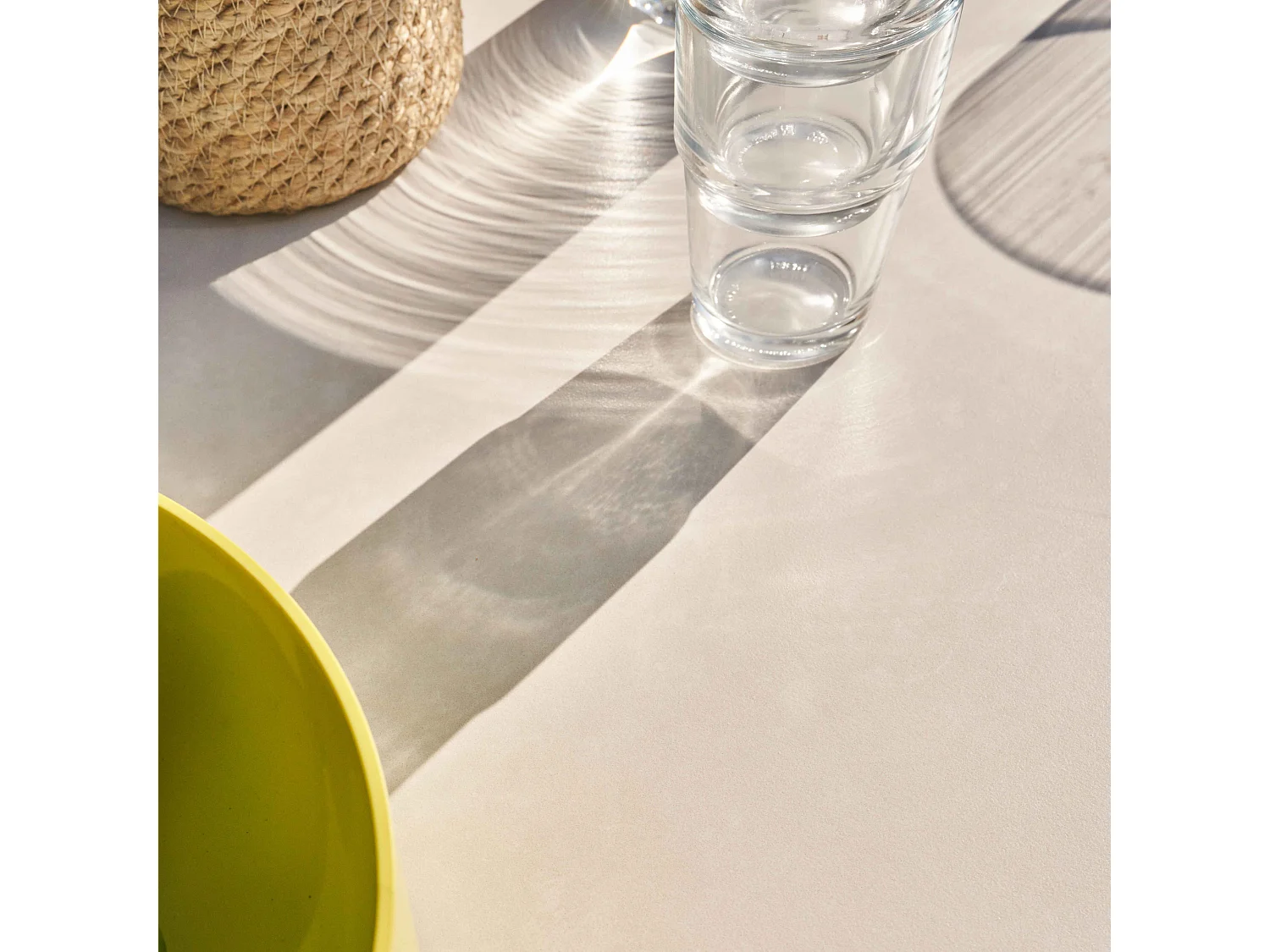 Mesa de jardín rectangular de aluminio y piedra frita blanca